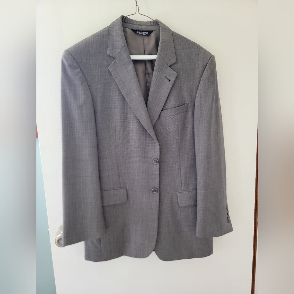 Men's Medium Brown Jo's. A. Bank Suit. Jacket 39R, Trousers 33R